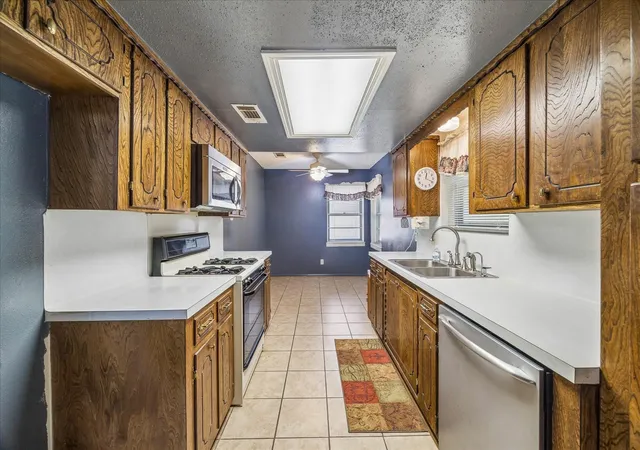 3rd image of 735 Pas Trl, Huffman, TX 77336 | MLS# 88506802