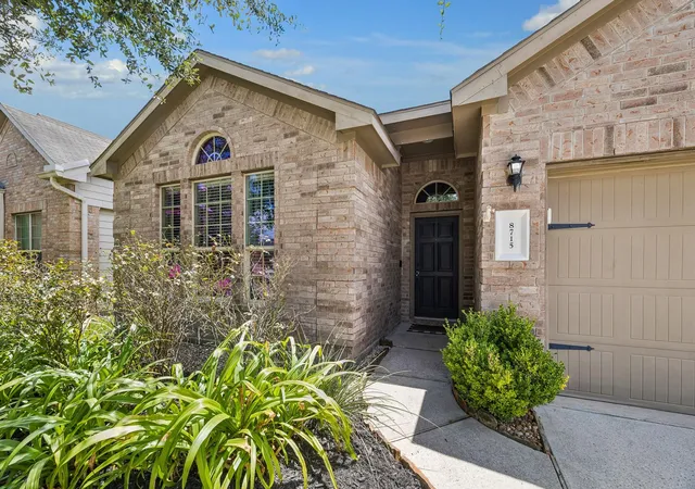 2nd image of 8715 Sunrise Canter Dr, Tomball, TX 77375 | MLS# 68755540