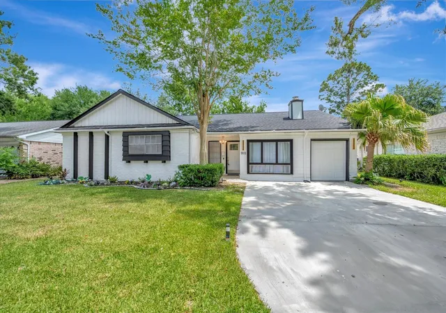 1st image of 910 Beachcomber Ln, Houston, TX 77062 | MLS# 73056709