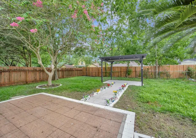4th image of 910 Beachcomber Ln, Houston, TX 77062 | MLS# 73056709