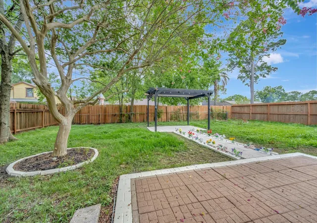 5th image of 910 Beachcomber Ln, Houston, TX 77062 | MLS# 73056709
