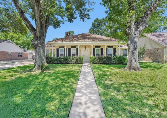 Photo 1 of Sale Pending at 2531 Hollow Hook Rd, Houston, TX 77080 | MLS# 82759991 | Listing updated on 2026-09-11