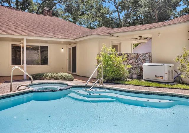 Photo 2 of Sale Pending at 2531 Hollow Hook Rd, Houston, TX 77080 | MLS# 82759991 | Listing updated on 2026-09-11