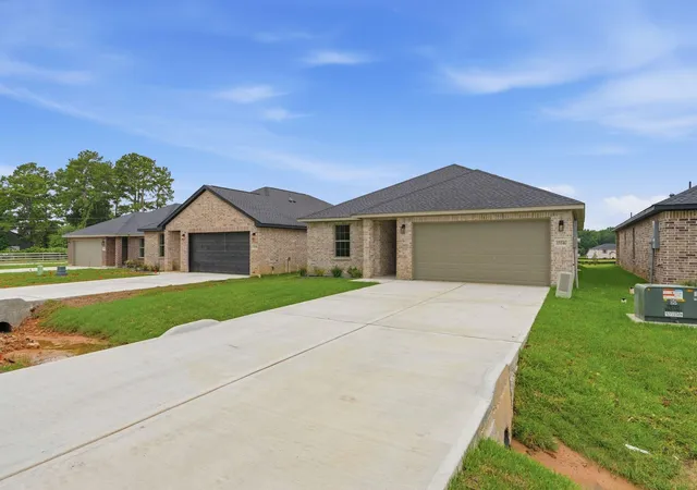2nd image of 13146 Lake Conroe Bay Rd, Willis, TX 77318 | MLS# 8309021
