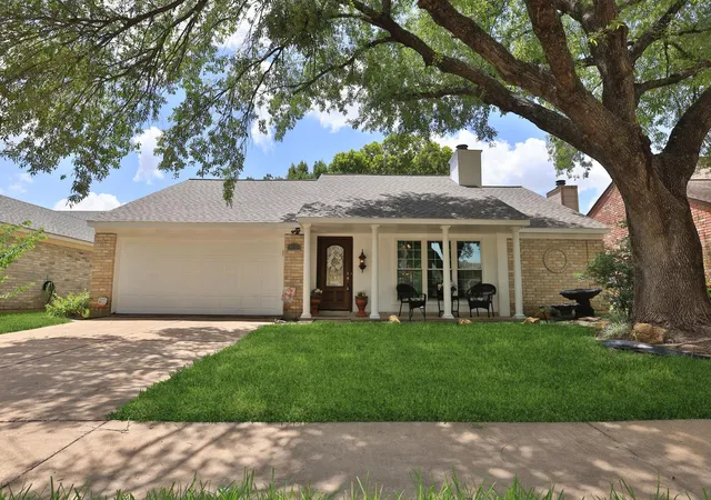 Photo 2 of Sale Pending at 9627 Oldenburg Ln, Houston, TX 77065 | MLS# 60639877 | Listing updated on 2026-09-19
