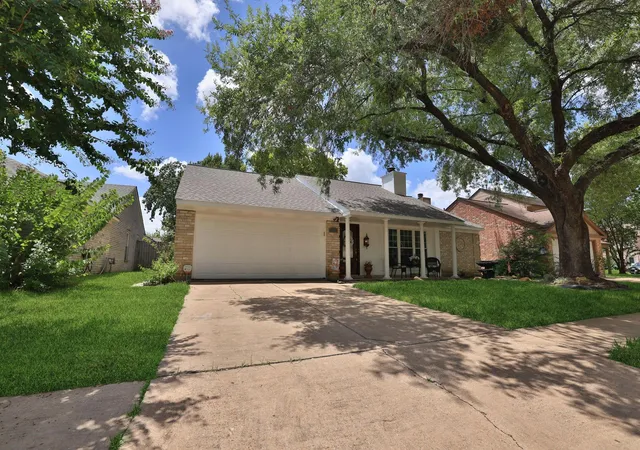 Photo 3 of Sale Pending at 9627 Oldenburg Ln, Houston, TX 77065 | MLS# 60639877 | Listing updated on 2026-09-19