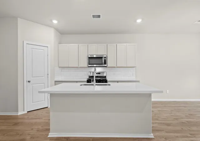4th image of 208 Rose Laurel Dr, Alvin, TX 77511 | MLS# 28352146