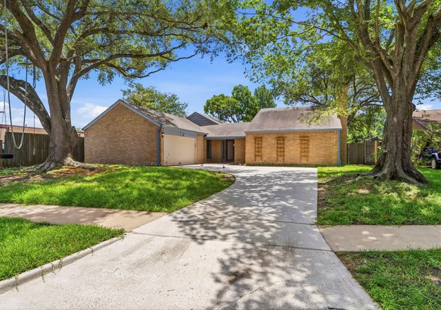 2nd image of 4330 Shady Springs Dr, Seabrook, TX 77586 | MLS# 11429197