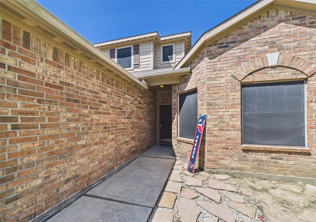 3rd image of 911 Marigold Rd, Baytown, TX 77521 | MLS# 98191950