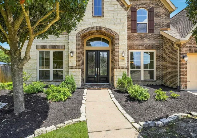 2nd image of 12611 Windy Bridge Ln, Pearland, TX 77584 | MLS# 15103827