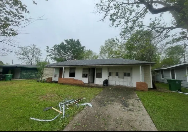 1st image of 5710 Ridgeway Dr, Houston, TX 77033 | MLS# 32760571