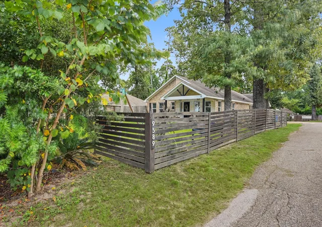 Photo 2 of Single family home for sale at 9589 Thousand Oaks Loop, Montgomery, TX 77316 | MLS# 23145011 | Listing updated on 2026-08-17