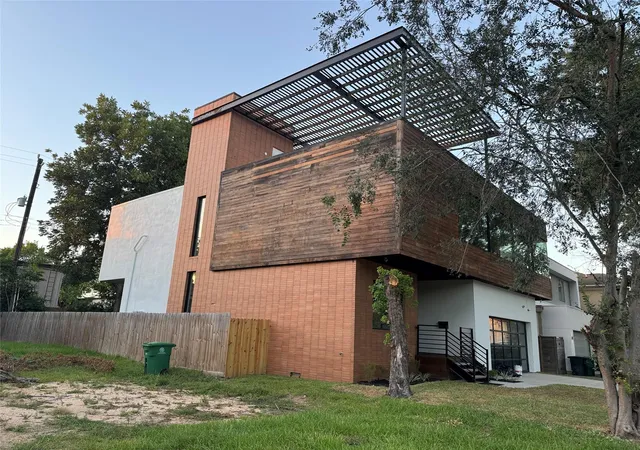 Photo 2 of Single family home for sale at 5524 Jessamine St, Houston, TX 77081 | MLS# 47413137 | Listing updated on 2026-09-04