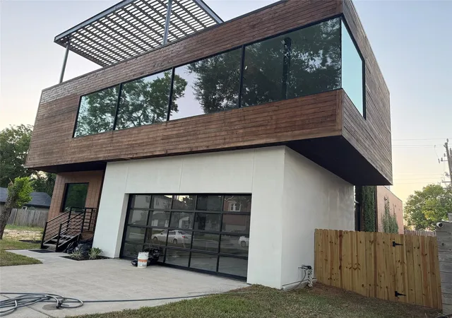 Photo 3 of Single family home for sale at 5524 Jessamine St, Houston, TX 77081 | MLS# 47413137 | Listing updated on 2026-09-04