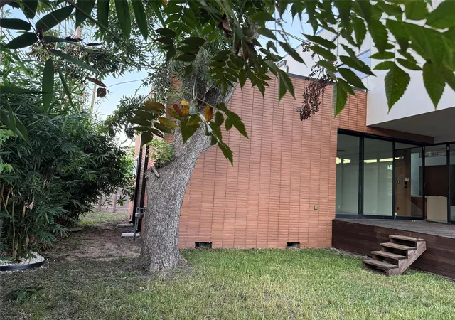 Photo 4 of Single family home for sale at 5524 Jessamine St, Houston, TX 77081 | MLS# 47413137 | Listing updated on 2026-09-04