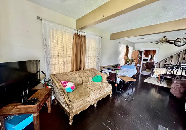 Photo 3 of Single family home for sale at 105 Dresden St, Houston, TX 77012 | MLS# 12012834 | Listing updated on 2026-09-15