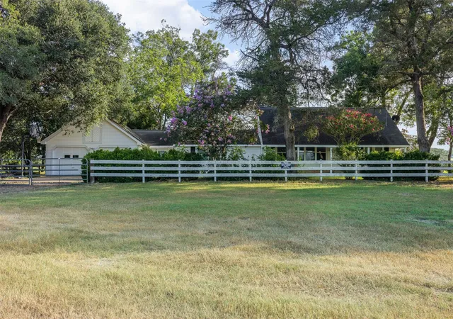 2nd image of 2231 E Us Hwy 90, Schulenburg, TX 78956 | MLS# 79764607