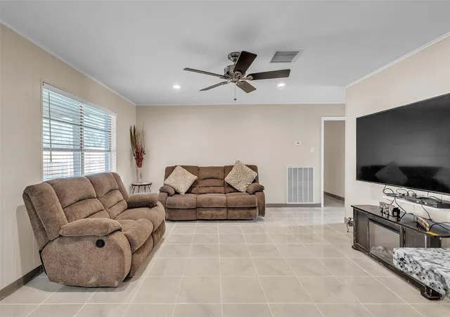 Photo 4 of Single family home for sale at 308 Tiegs St, League City, TX 77573 | MLS# 74561961 | Listing updated on 2026-08-24