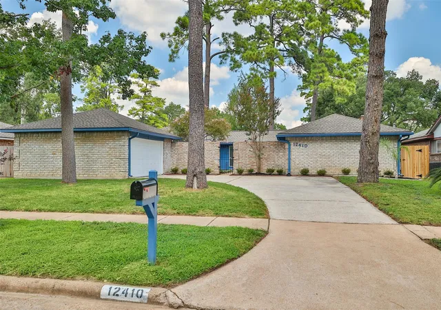 Photo 2 of Sale Pending at 12410 Pantano Dr, Houston, TX 77065 | MLS# 60473308 | Listing updated on 2026-09-20