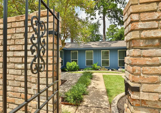 Photo 3 of Sale Pending at 12410 Pantano Dr, Houston, TX 77065 | MLS# 60473308 | Listing updated on 2026-09-20