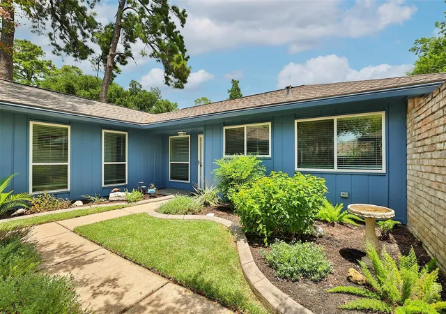 Photo 4 of Sale Pending at 12410 Pantano Dr, Houston, TX 77065 | MLS# 60473308 | Listing updated on 2026-09-20