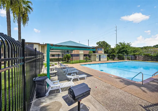 Condo for sale at 7714 Renwick Dr #C35, Houston, TX 77081 | MLS# 81275794