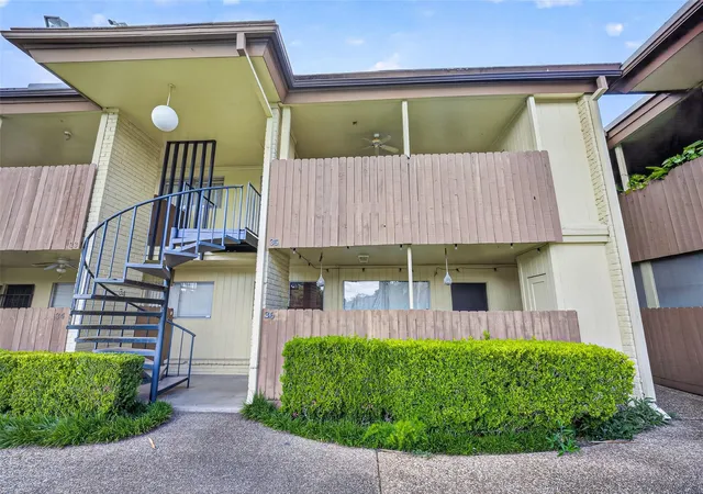 Photo 2 of Condo for sale at 7714 Renwick Dr #C35, Houston, TX 77081 | MLS# 81275794 | Listing updated on 2026-08-15