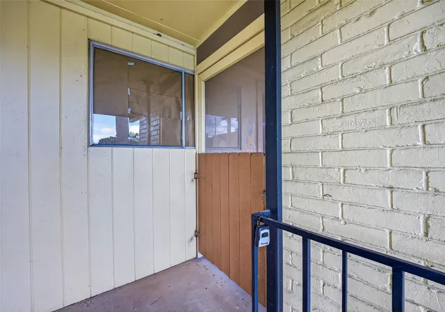 Photo 3 of Condo for sale at 7714 Renwick Dr #C35, Houston, TX 77081 | MLS# 81275794 | Listing updated on 2026-08-15
