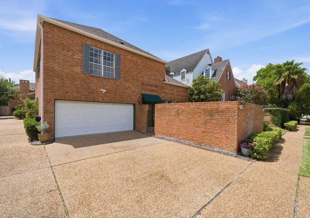 3rd image of 1422 Nantucket Dr #A, Houston, TX 77057 | MLS# 59992298