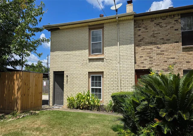 1st image of 1403 Blalock Rd #5, Houston, TX 77055 | MLS# 10711420