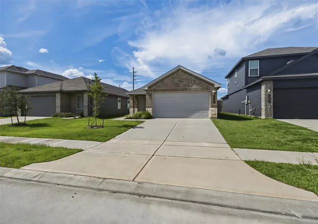 Photo 3 of Single family home for sale at 1806 Legacy Hills Dr, Houston, TX 77067 | MLS# 11757247 | Listing updated on 2026-09-12