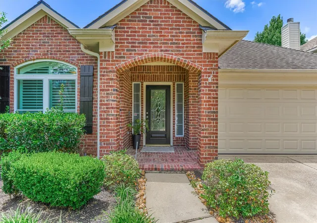 Photo 3 of Single family home for sale at 6835 Autumn Rain Ln, Spring, TX 77379 | MLS# 37720003 | Listing updated on 2026-09-20