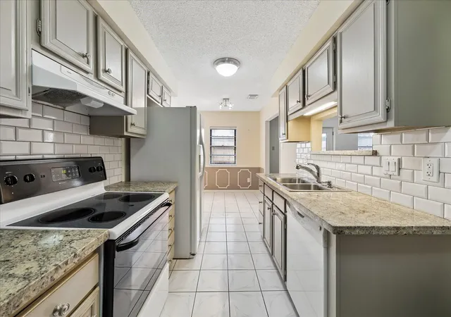 3rd image of 14173 Misty Meadow Ln, Houston, TX 77079 | MLS# 49946336