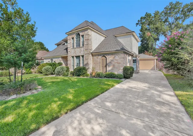 Photo 3 of Single family home for sale at 6606 Castle Ln Dr, Houston, TX 77066 | MLS# 83185846 | Listing updated on 2026-09-10