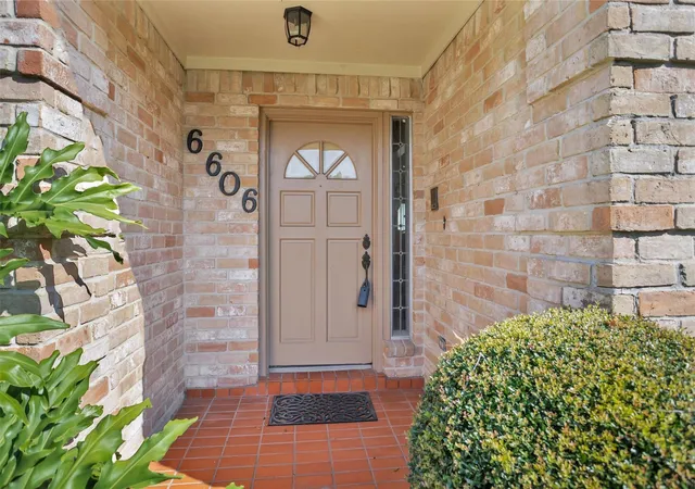 Photo 4 of Single family home for sale at 6606 Castle Ln Dr, Houston, TX 77066 | MLS# 83185846 | Listing updated on 2026-09-10