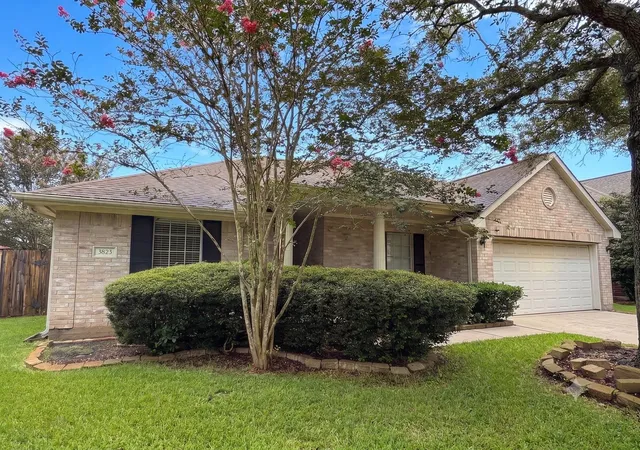 Photo 2 of Single family home for sale at 3823 Canton, Pearland, TX 77584 | MLS# 71502461 | Listing updated on 2026-08-10