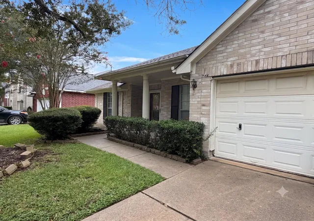 Photo 3 of Single family home for sale at 3823 Canton, Pearland, TX 77584 | MLS# 71502461 | Listing updated on 2026-08-10