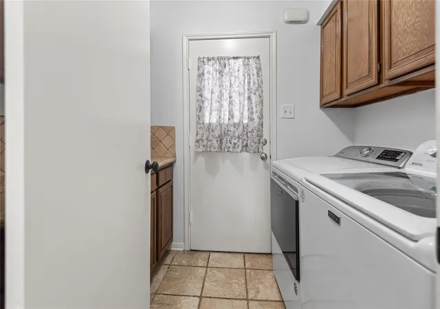 4th image of 31 April Village, Montgomery, TX 77356 | MLS# 54905941