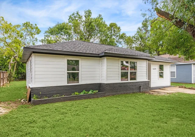 Photo 2 of Single family home for sale at 5614 El Buey Way, Houston, TX 77017 | MLS# 66488832 | Listing updated on 2026-09-12