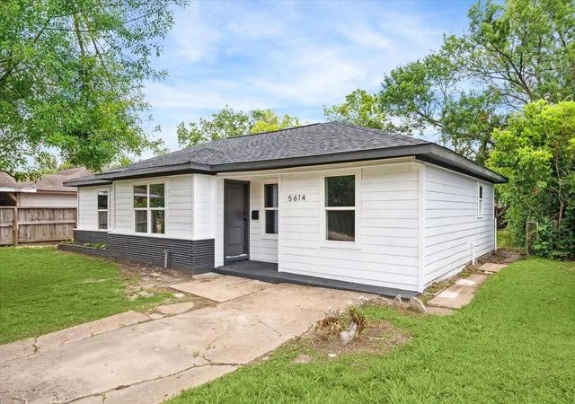 Photo 3 of Single family home for sale at 5614 El Buey Way, Houston, TX 77017 | MLS# 66488832 | Listing updated on 2026-09-12