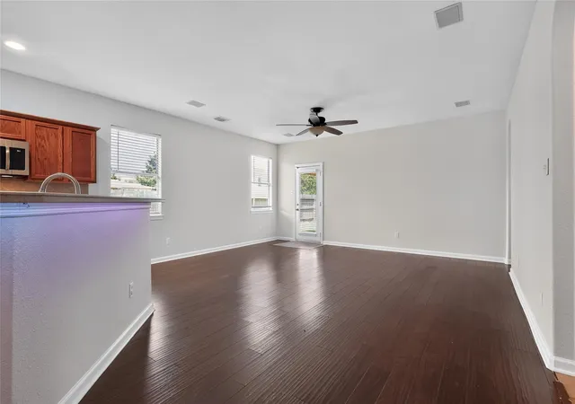 Photo 2 of Single family home for sale at 419 Drake Ln, League City, TX 77573 | MLS# 39209659 | Listing updated on 2026-09-01