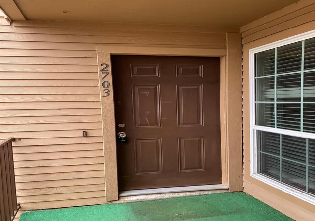2nd image of 10555 Turtlewood Ct #2703, Houston, TX 77072 | MLS# 82325739