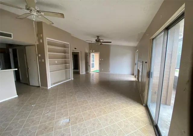 4th image of 10555 Turtlewood Ct #2703, Houston, TX 77072 | MLS# 82325739