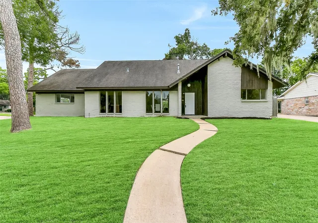 2nd image of 15503 Wandering Trl, Friendswood, TX 77546 | MLS# 16291533