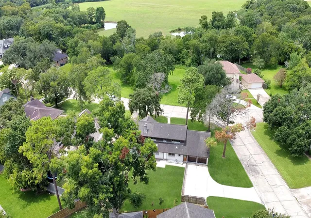 31st image of 15503 Wandering Trl, Friendswood, TX 77546 | MLS# 16291533