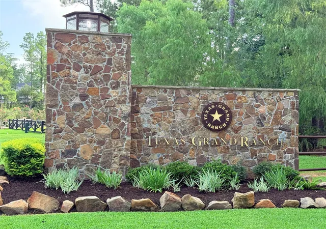 2nd image of 177 Sundog Rd, Huntsville, TX 77340 | MLS# 68957450