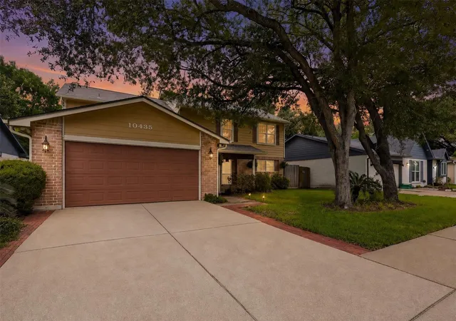 2nd image of 10435 Long River Dr, Sugar Land, TX 77498 | MLS# 27421966