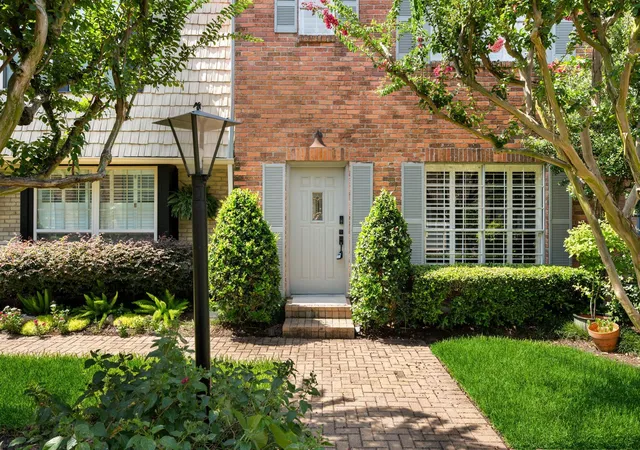 2nd image of 5833 Valley Forge Dr #86, Houston, TX 77057 | MLS# 62376418