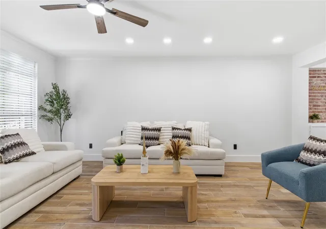 Photo 3 of Townhouse for sale at 811 Lovett Blvd #21, Houston, TX 77006 | MLS# 89849386 | Listing updated on 2026-08-15