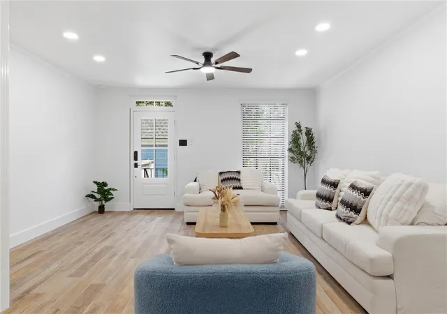 Photo 4 of Townhouse for sale at 811 Lovett Blvd #21, Houston, TX 77006 | MLS# 89849386 | Listing updated on 2026-08-15